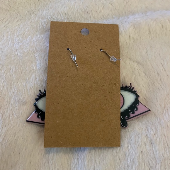 Eye triangle statement earrings - Picture 3 of 3